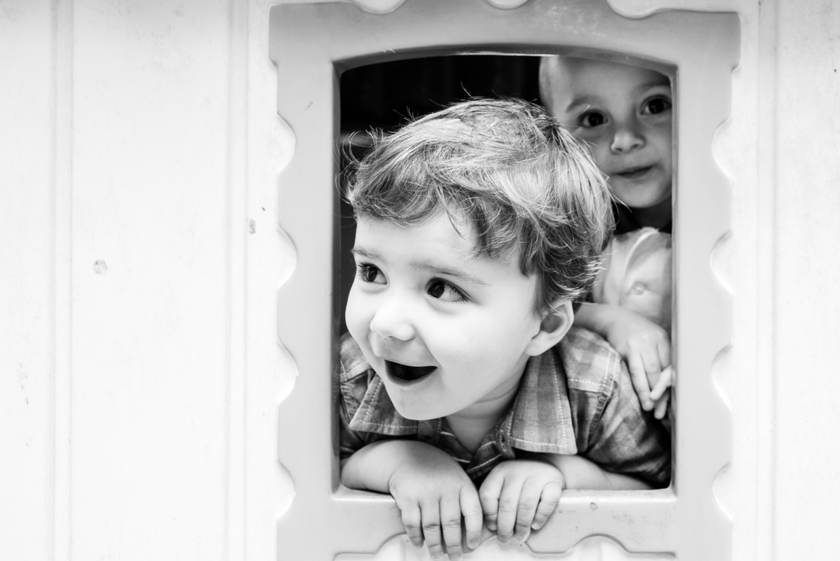 Festa Infantil de 2 anos com o tema Baby Shark. O aniversário do Gabriel aconteceu na Barra da Tijuca - RJ e teve como tema os personagens de Baby Shark. Imagens da fotógrafa de casamento e de famílias Jaque Salles Fotografia.