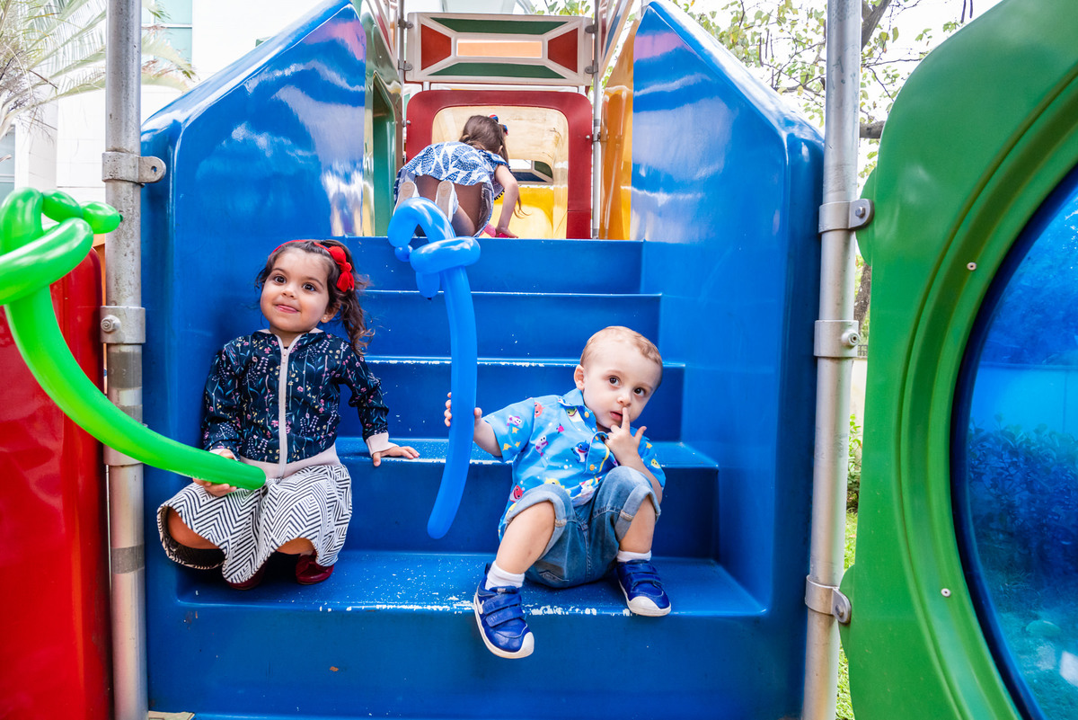 Festa Infantil de 2 anos com o tema Baby Shark. O aniversário do Gabriel aconteceu na Barra da Tijuca - RJ e teve como tema os personagens de Baby Shark. Imagens da fotógrafa de casamento e de famílias Jaque Salles Fotografia.