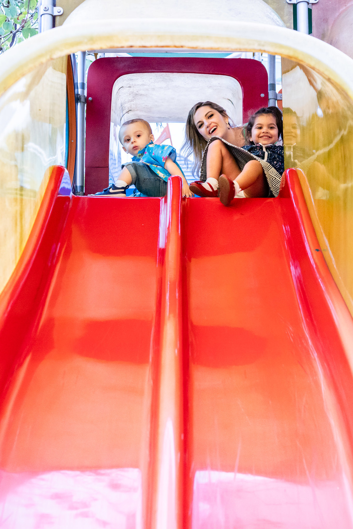 Festa Infantil de 2 anos com o tema Baby Shark. O aniversário do Gabriel aconteceu na Barra da Tijuca - RJ e teve como tema os personagens de Baby Shark. Imagens da fotógrafa de casamento e de famílias Jaque Salles Fotografia.