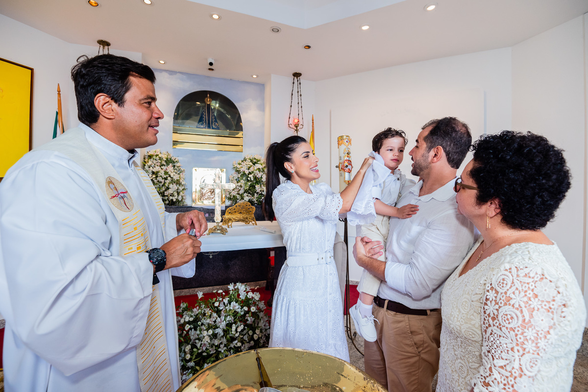 Cerimonia de batizado na igreja Santuario Cristo Redentor. Batizado do 
 Theo no igreja do Cristo redentor, fotografia de Jaque Salles.