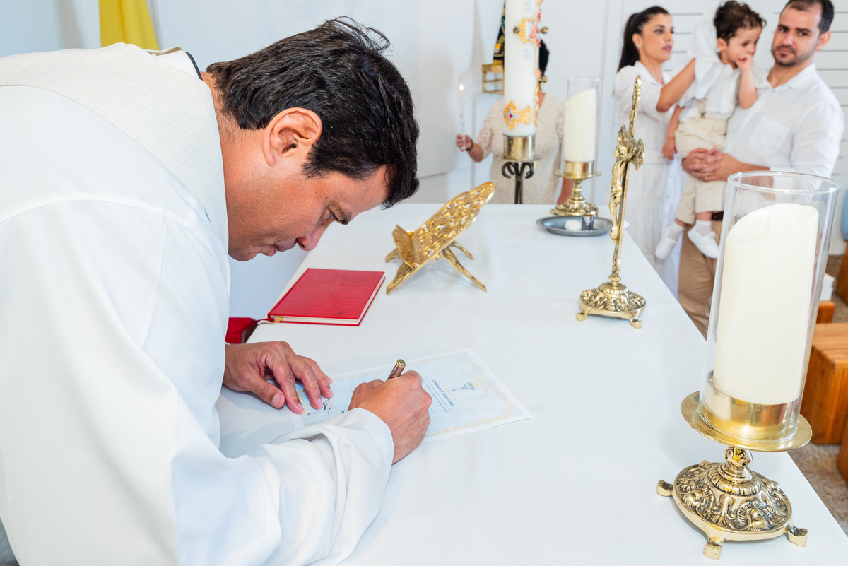 Cerimonia de batizado na igreja Santuario Cristo Redentor. Batizado do 
 Theo no igreja do Cristo redentor, fotografia de Jaque Salles.