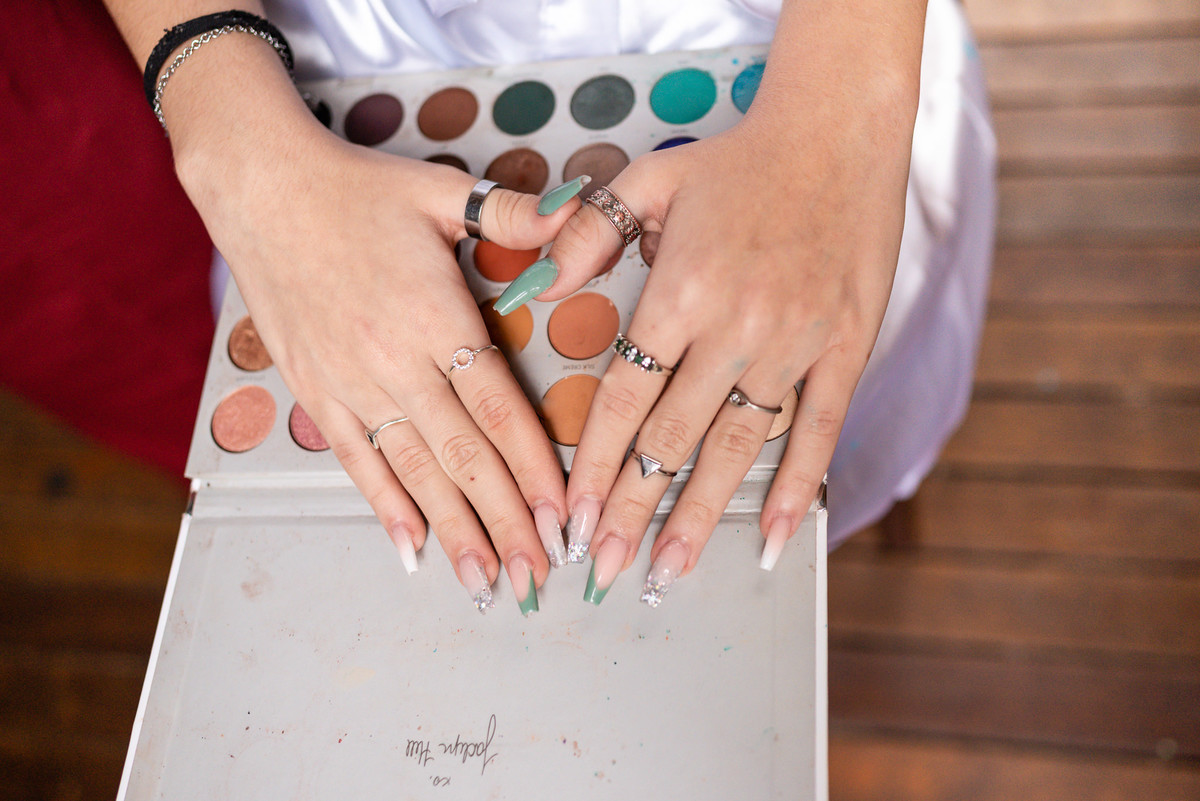 Festa de 15 anos da debutante Rebecca realizada no Jungle Garden Pub. Fotografia da fotógrafa de casamento, 15 anos e famílias no Rio de Janeiro, Jaque Salles. 