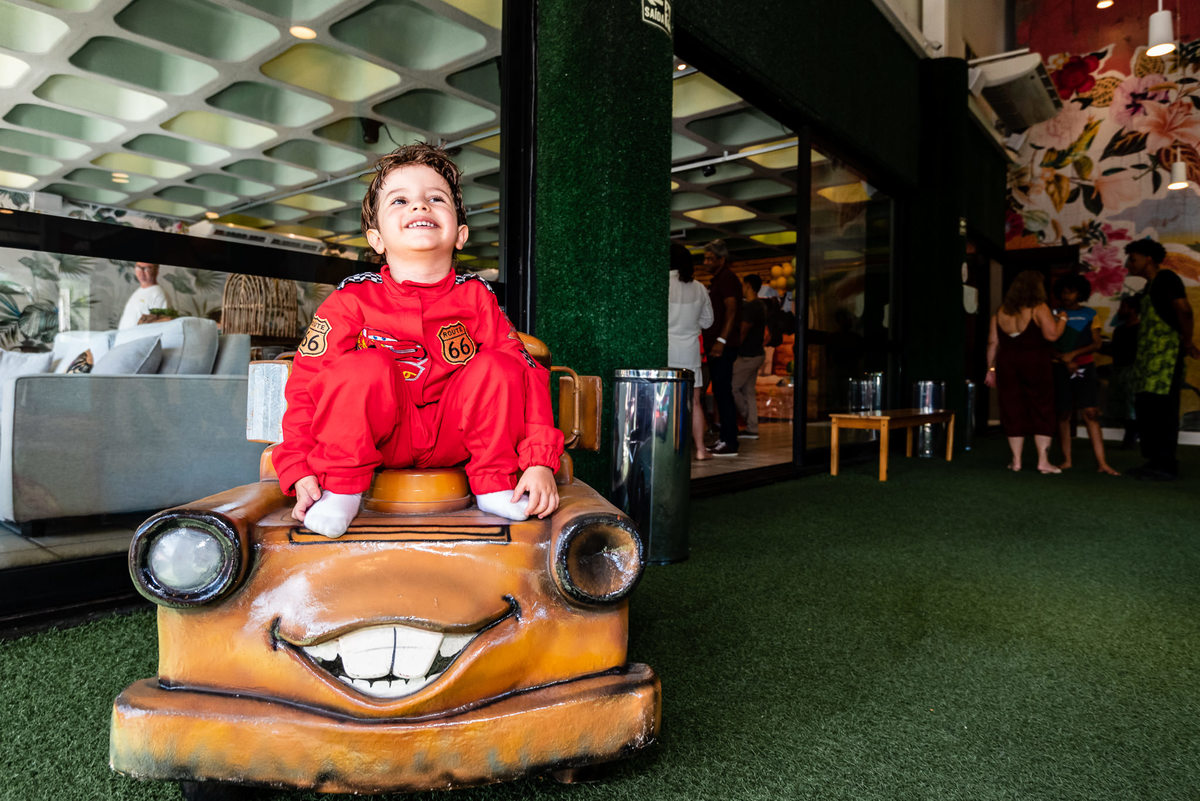 Festa infantil na Cidade Animasom, tema Carros, no Jockey Club Brasileiro na Lagoa Rodrigo de Freitas. Aniversário Theo 3 anos, fotografia de Jaque Salles.
