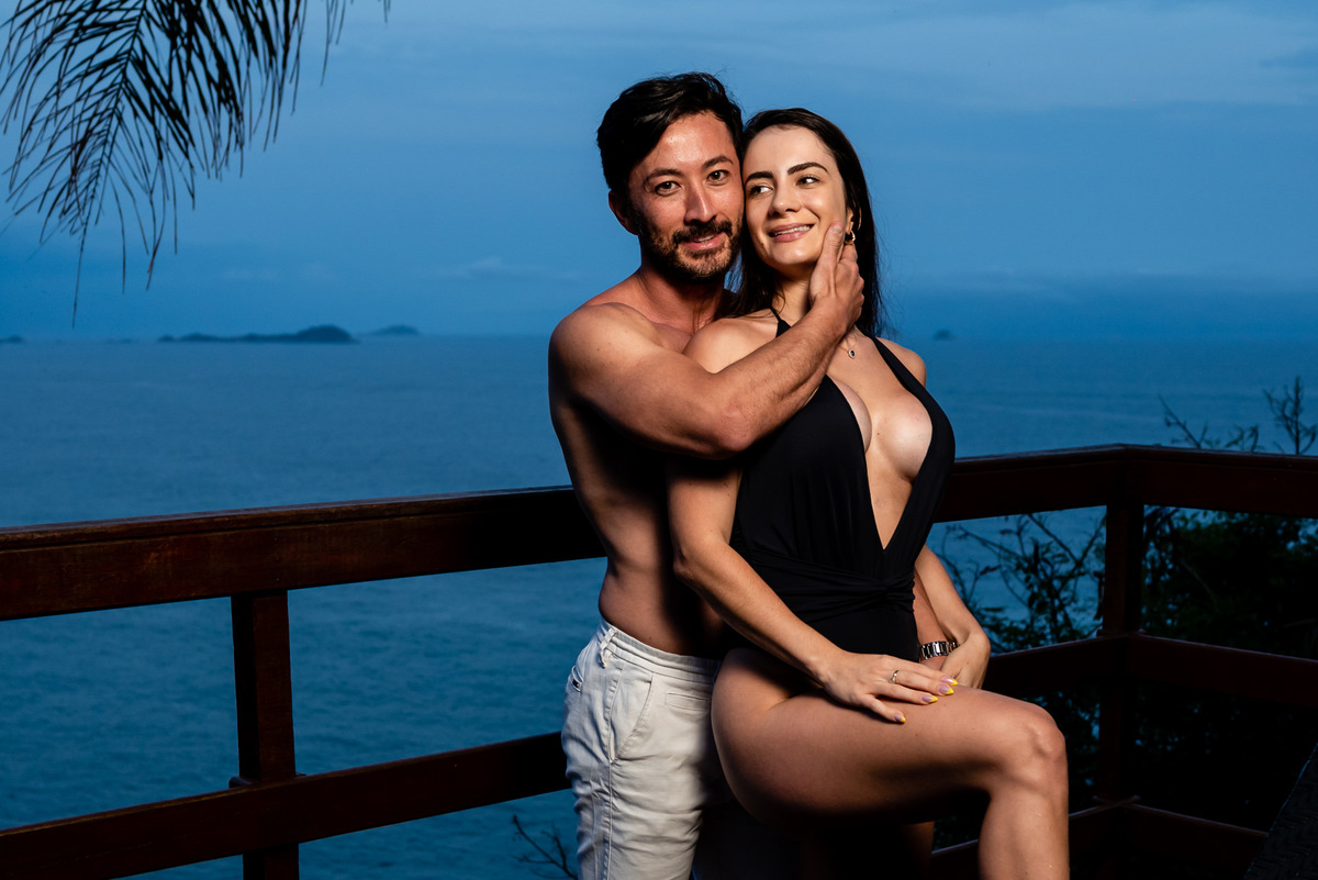Ensaio Fotográfico de casais no Rio de Janeiro. Fotografia da fotógrafa de casamento e de famílias, Jaque Salles. Hotel Boutique La Suite by Dussol - Joá recebe a fotógrafa Jaque Salles para realizar ensaio fotográfico do casal Rafael e Gabrielle.