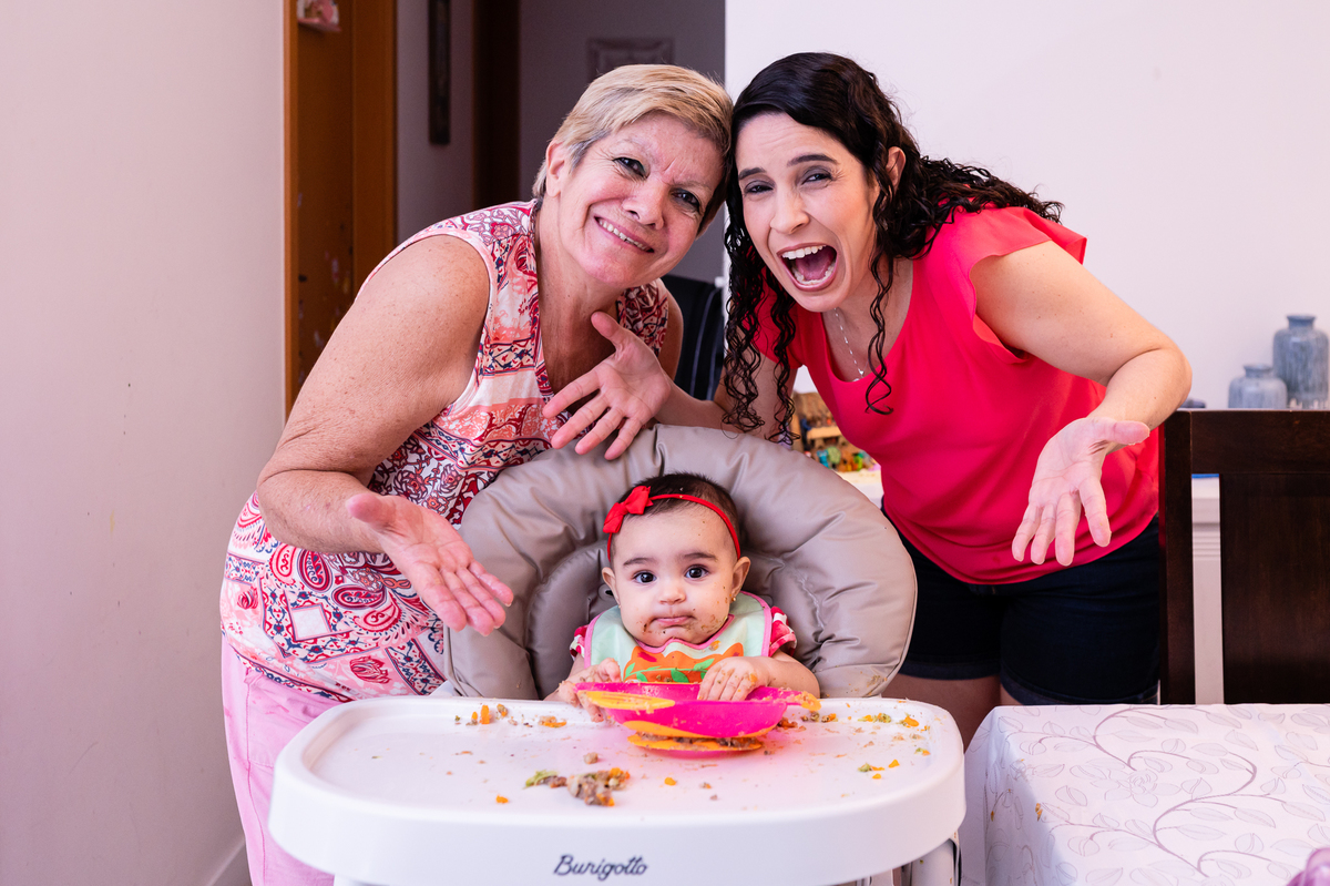 Ensaio fotográfico introdução alimentar bebê Laura.  Fotos da fotógrafa infantil no Rio de Janeiro Jaque Salles Fotografia
