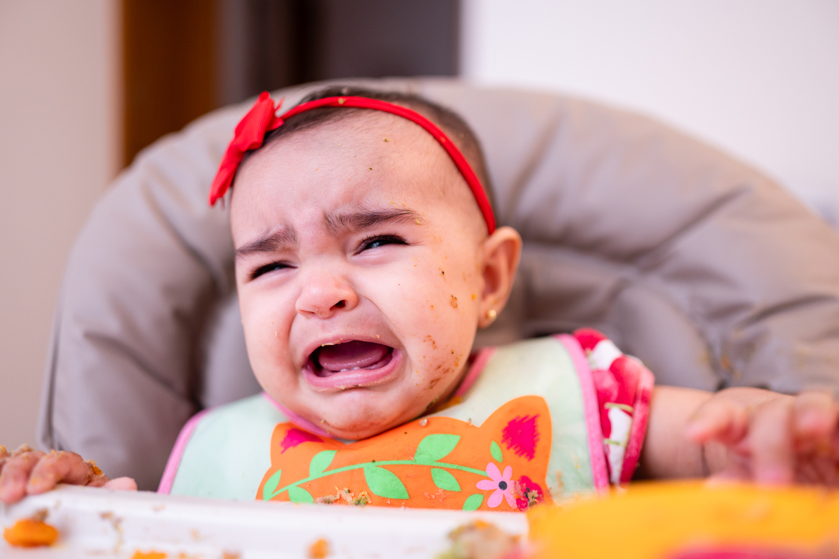 Ensaio fotográfico introdução alimentar bebê Laura.  Fotos da fotógrafa infantil no Rio de Janeiro Jaque Salles Fotografia