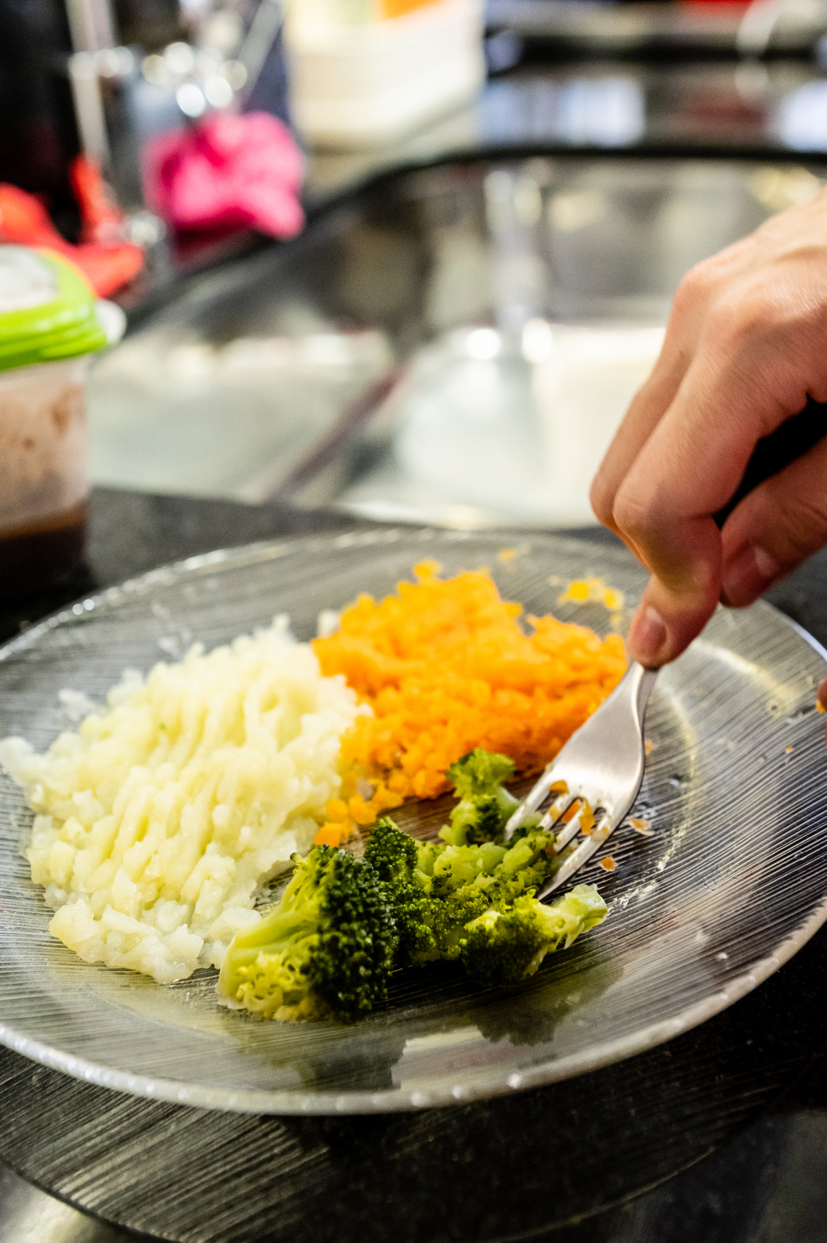 Ensaio fotográfico introdução alimentar bebê Laura.  Fotos da fotógrafa infantil no Rio de Janeiro Jaque Salles Fotografia