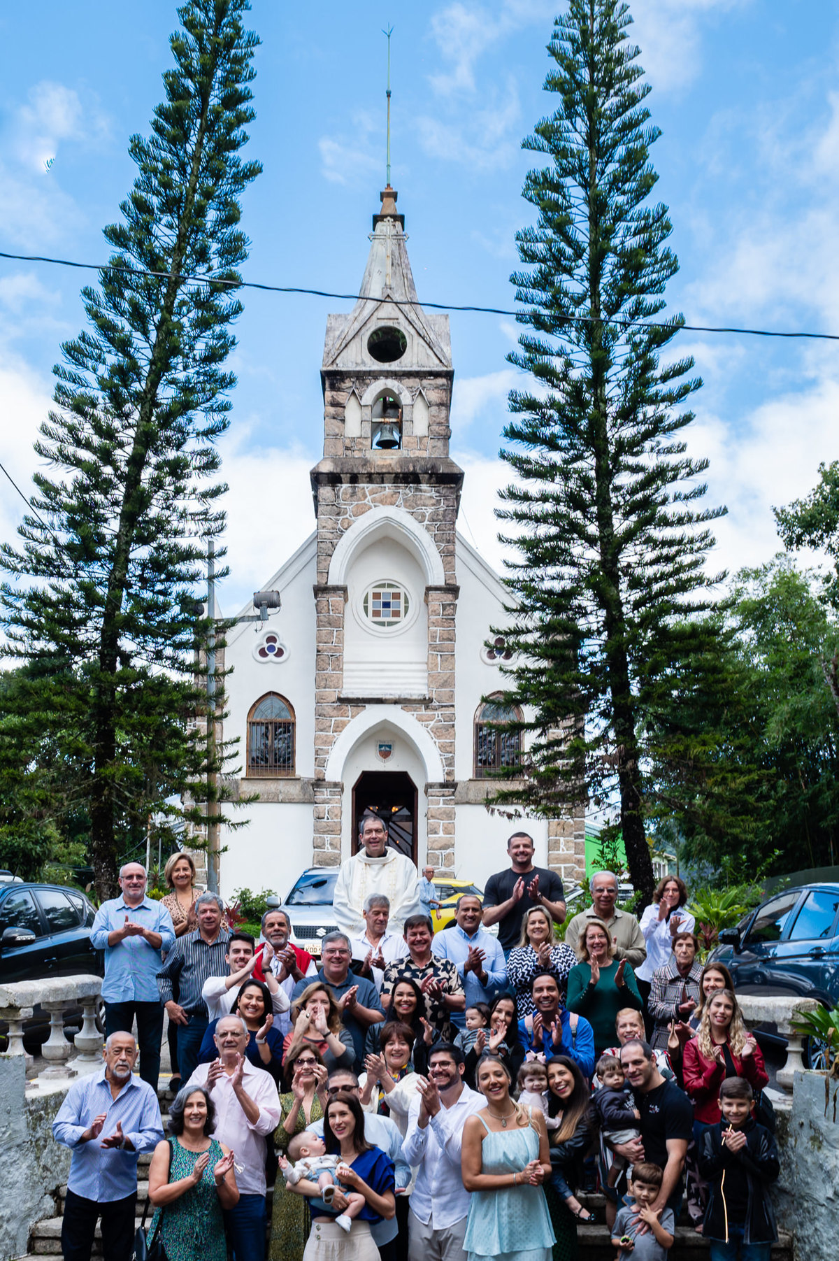Fotografia do batizado do bebê Luiz Guilherme na Paróquia Nossa Senhora da Luz no Alto da Boa vista RJ. Fotos da fotógrafa de casamento e de famílias no Rio de Janeiro, Jaque Salles Fotografia.