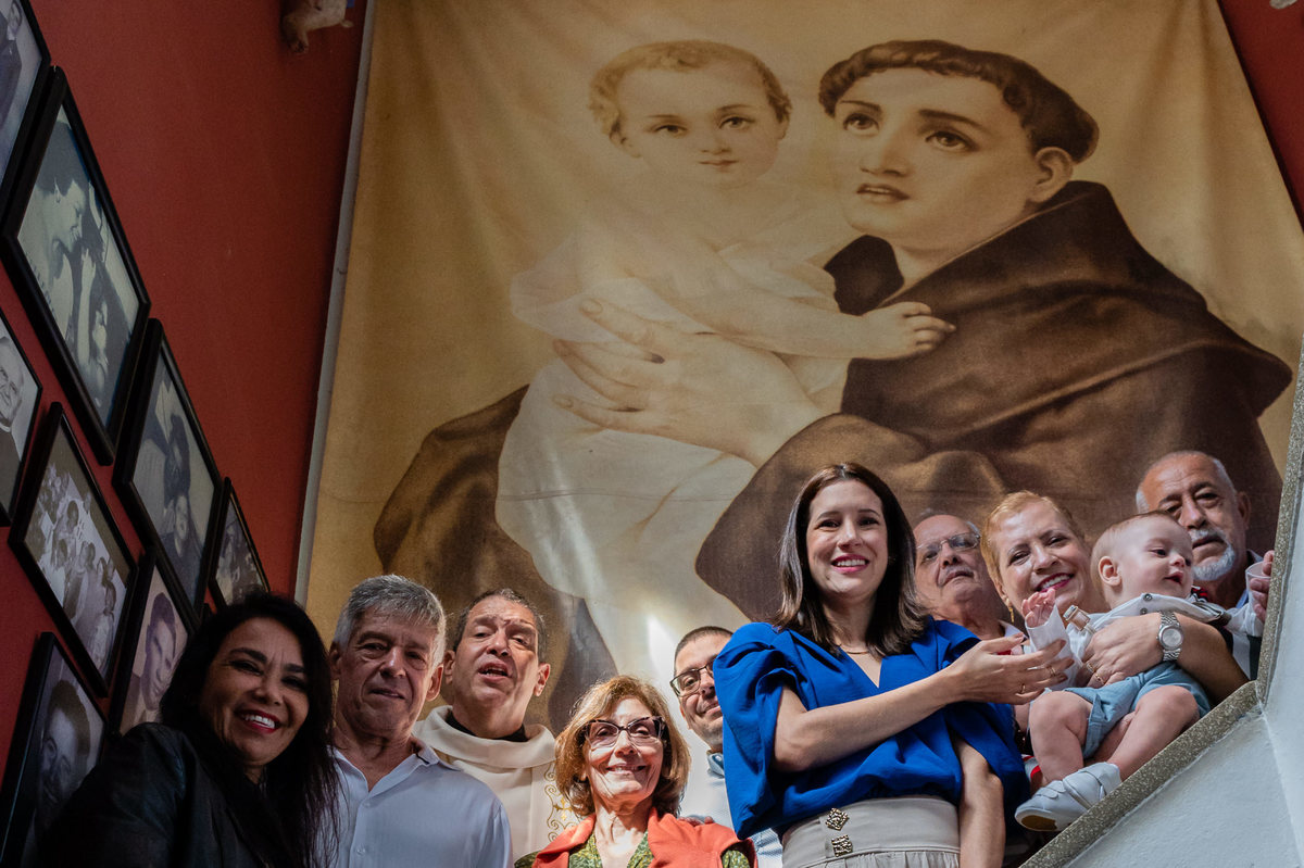Fotografia do batizado do bebê Luiz Guilherme na Paróquia Nossa Senhora da Luz no Alto da Boa vista RJ. Fotos da fotógrafa de casamento e de famílias no Rio de Janeiro, Jaque Salles Fotografia.