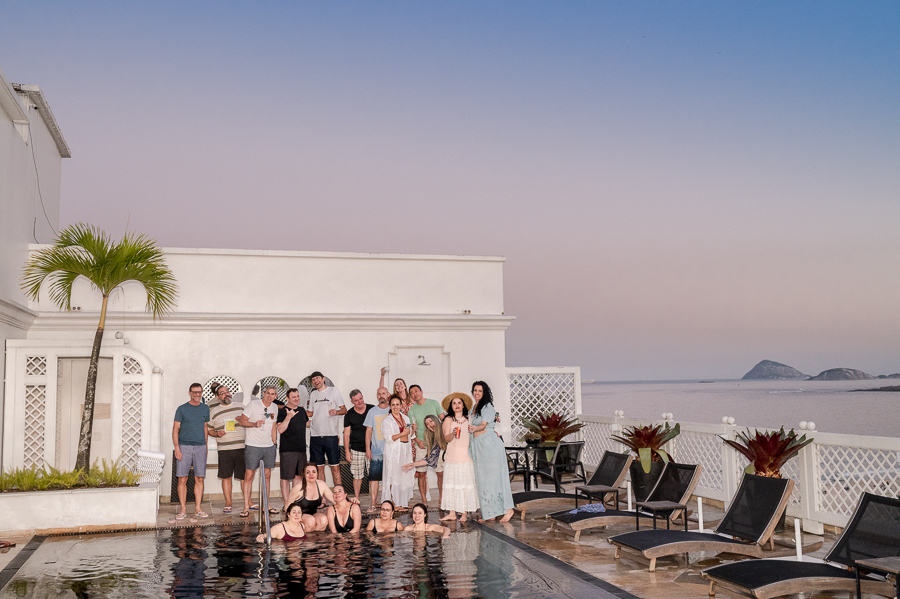 Black Pool, sexto andar Copacabana Palace. Fotografia de casamento no Hotel Belmond Copacabana Palace, Rio de Janeiro, RJ. Festa de casamento, comemoração bodas de prata no Copacabana Palace. Fotos da fotógrafa de casamento no RJ Jaque Salles fotografia.