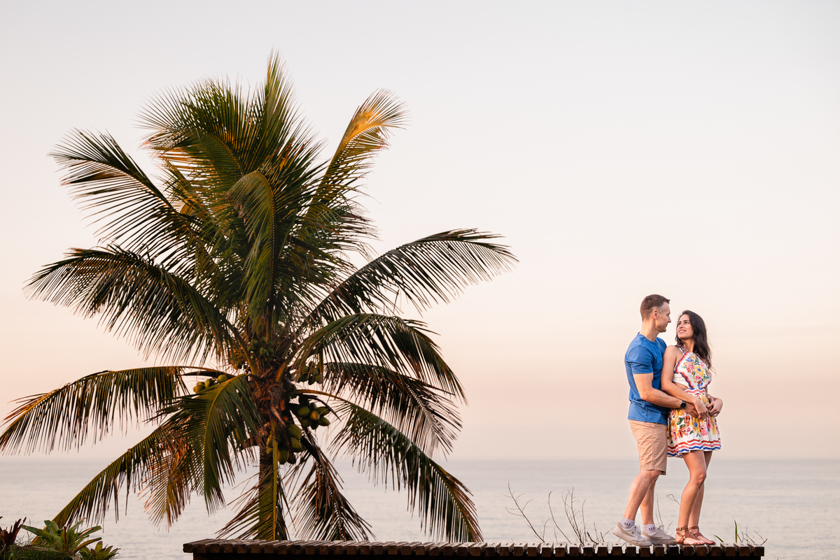Ensaio fotográfico pré wedding, na praia da Joatinga, Barra da Tijuca, RJ. Fotos da fotógrafa de casamento e de famílias Jaque Salles Fotografia. 