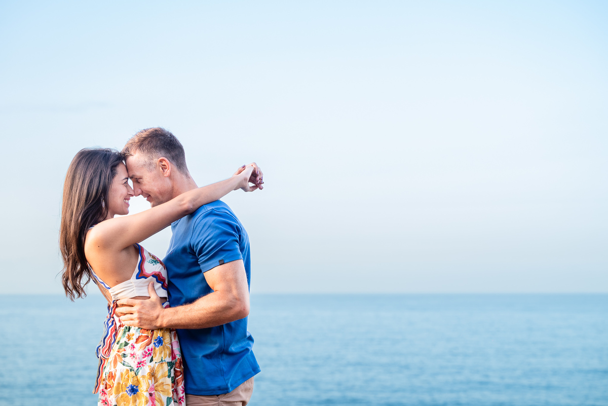 Ensaio fotográfico pré wedding, na praia da Joatinga, Barra da Tijuca, RJ. Fotos da fotógrafa de casamento e de famílias Jaque Salles Fotografia. 