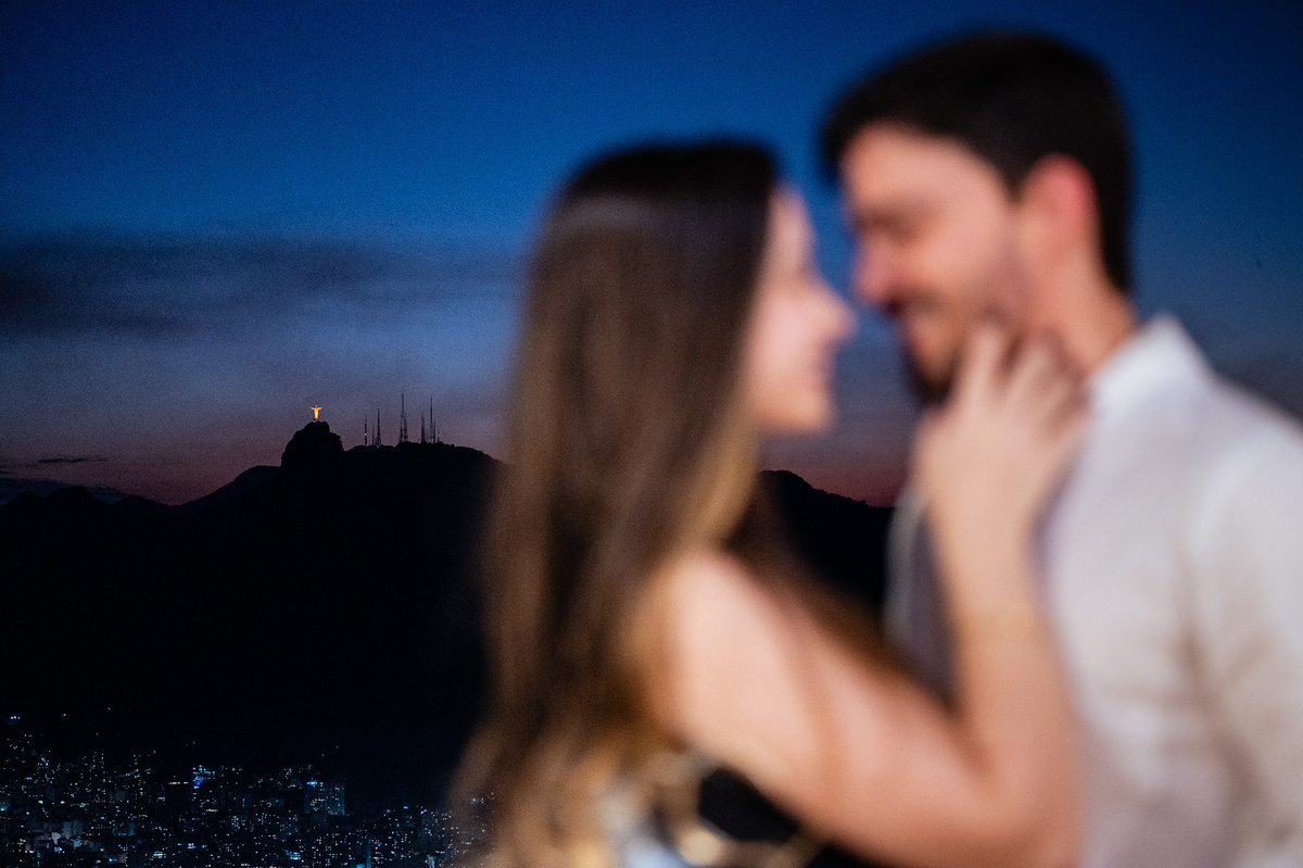 Fotografia de casamento no Rio de Janeiro. Ensaio fotográfico pré wedding no bondinho pão de açucar. Fotos da fotógrafa de casamento Jaque Salles fotografia. O Pão de Açucar no Rio de Janeiro e o ensaio fotográfico pré casamento dos noivos Dani e Dani.