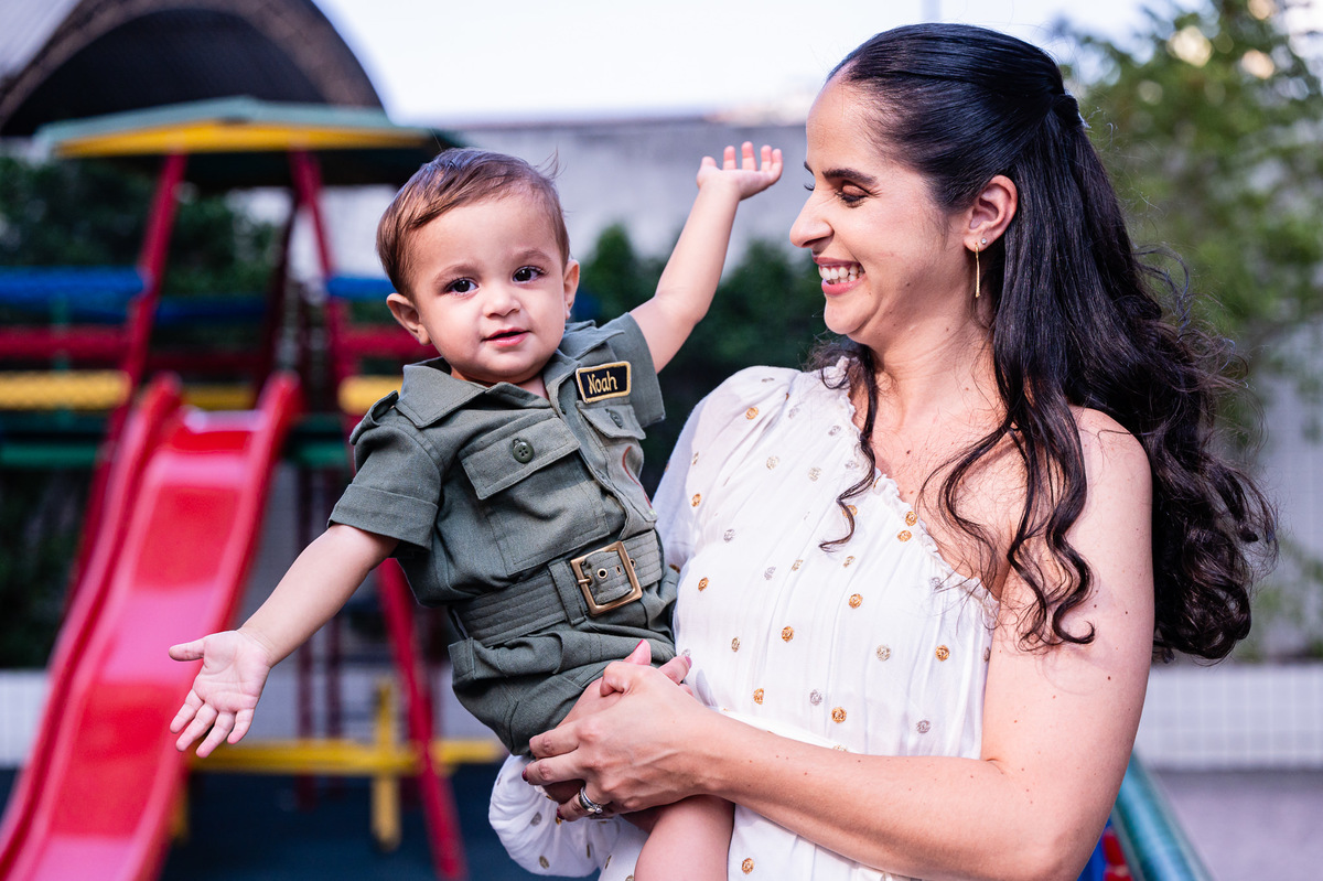 Aniversário Infantil de menino, festa de um ano com o tema bosque. Fotografia infantil no Rio de Janeiro um aninho do bebê Noah. Fotos da fotógrafa infantil Jaque Salles Fotografia.