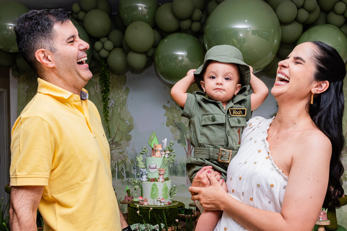 Aniversário Infantil de menino, festa de um ano com o tema bosque. Fotografia infantil no Rio de Janeiro um aninho do bebê Noah. Fotos da fotógrafa infantil Jaque Salles Fotografia.