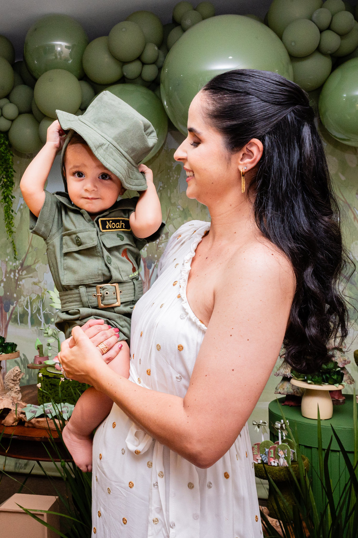 Aniversário Infantil de menino, festa de um ano com o tema bosque. Fotografia infantil no Rio de Janeiro um aninho do bebê Noah. Fotos da fotógrafa infantil Jaque Salles Fotografia.