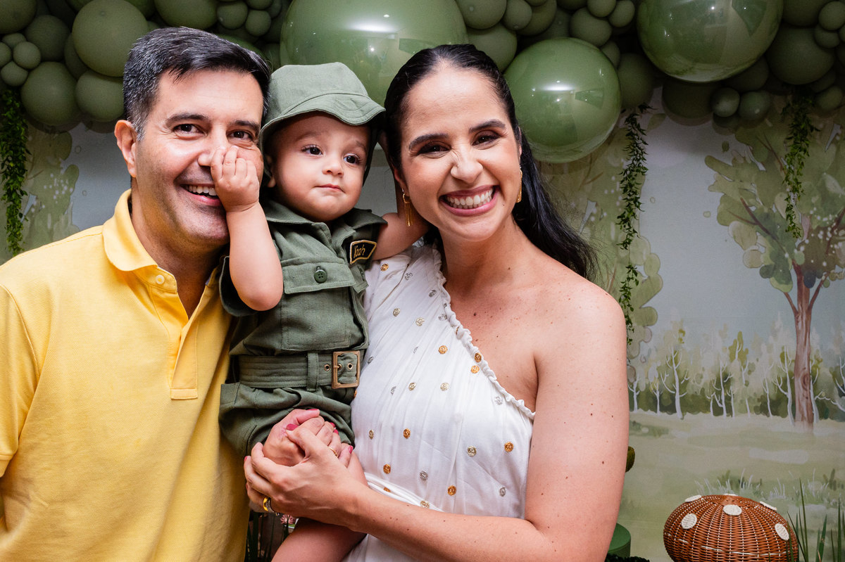 Aniversário Infantil de menino, festa de um ano com o tema bosque. Fotografia infantil no Rio de Janeiro um aninho do bebê Noah. Fotos da fotógrafa infantil Jaque Salles Fotografia.