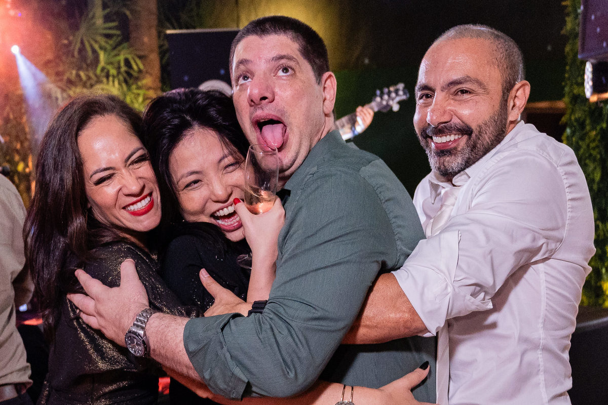 Fotografia de casamento de dia no Rio de Janeiro. Fotos do making of da noiva, first look dos noivos, cerimônia sistêmica e da festa de casamento. Casamento realizado na Casa das Canoas. Fotos da fotógrafa de casamento Jaque Salles Fotografia. 