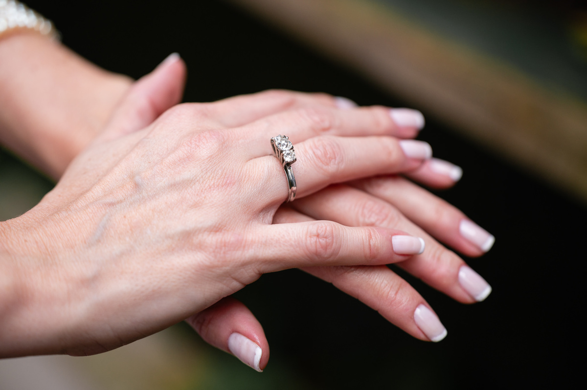 Fotografia de casamento de dia no Rio de Janeiro. Fotos do making of da noiva, first look dos noivos, cerimônia sistêmica e da festa de casamento. Casamento realizado na Casa das Canoas. Fotos da fotógrafa de casamento Jaque Salles Fotografia. 