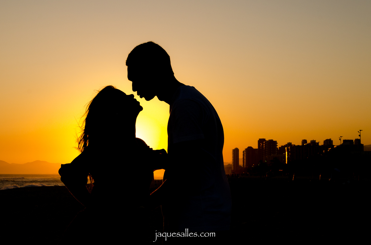 o beijo, fotografia ao por do sol
