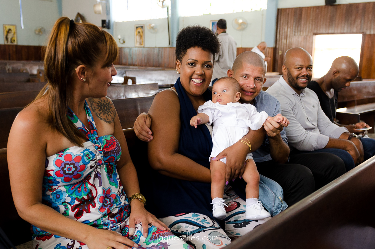 Batizado religioso de bebê na igreja católica