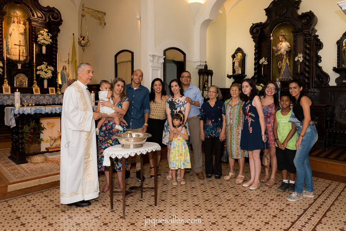 Foto do batizado infantil do Miguel na Igreja Nossa Senhora do Brasil