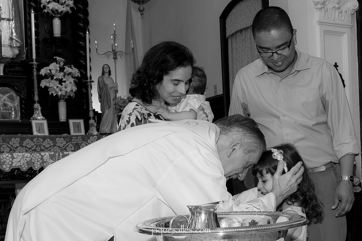 Jaque Salles fotografa batizado  do Miguel na Igreja Nossa Senhora do Brasil no bairro da Urca, Rio de Janeiro, RJ.
