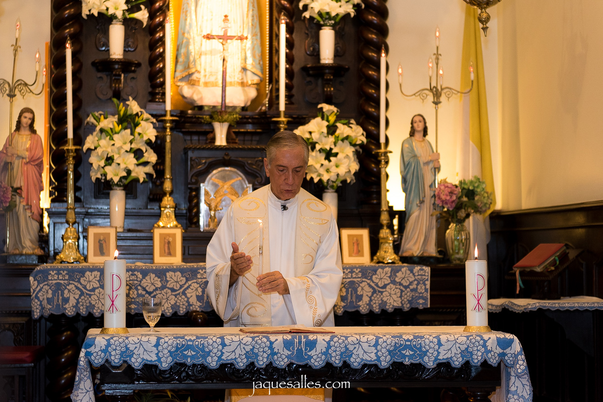 Jaque Salles fotografa batizado  do Miguel na Igreja Nossa Senhora do Brasil no bairro da Urca, Rio de Janeiro, RJ.