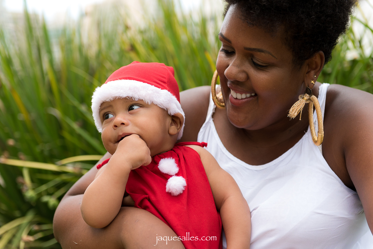 mãe e filho em ensaio fotográfico de natal