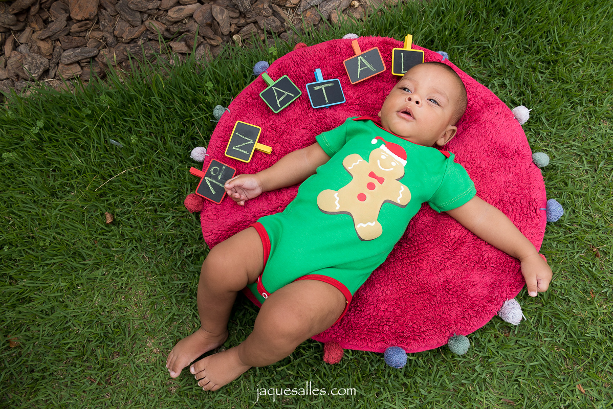 bebê de 5 meses vestido para o natal