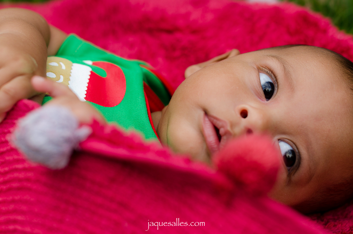 bebê com 5 meses vestido de biscoito