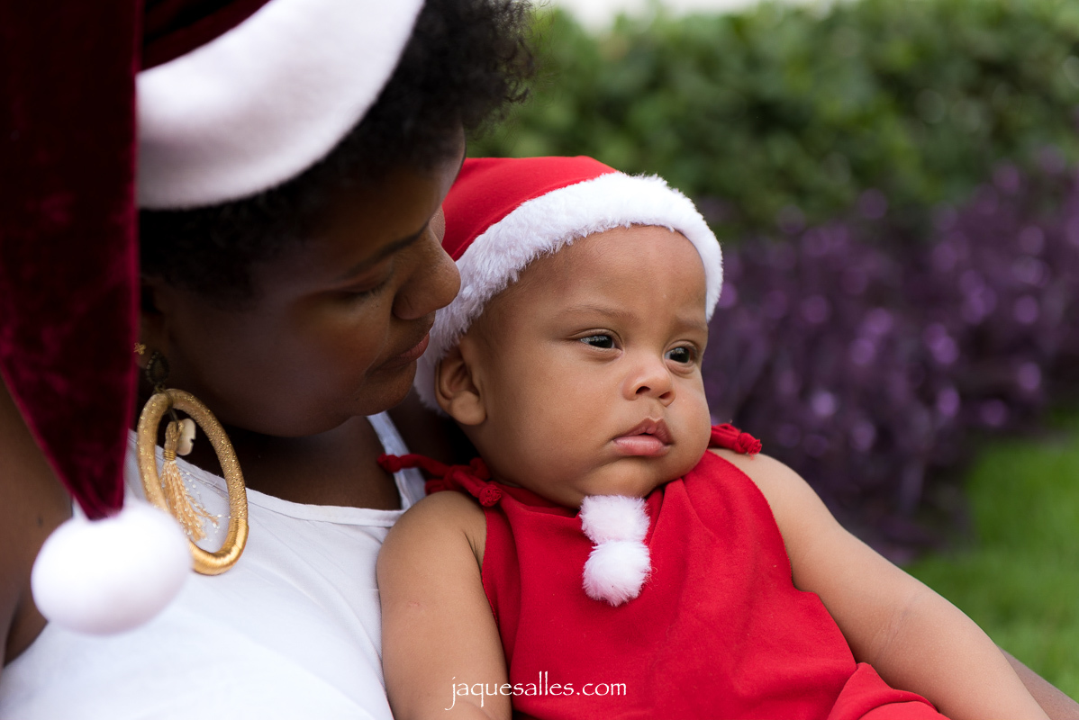 mãe e filho em fotografias de natal