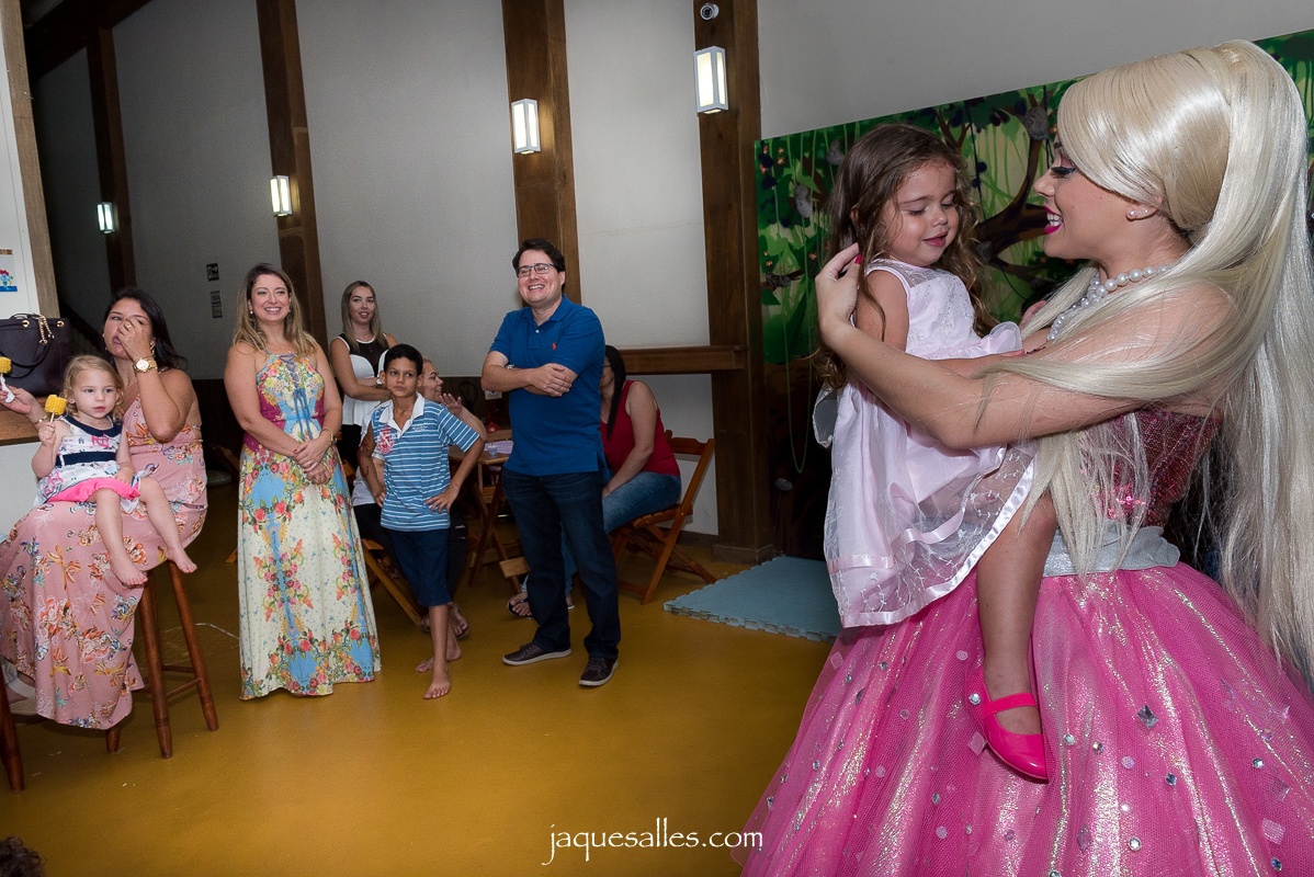 barbie parabeniza aniversariante de 3 anos