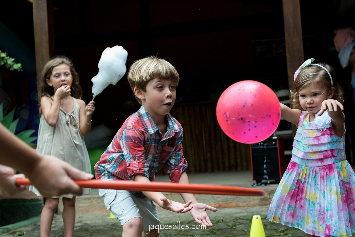 brincadeira lúdica de criança