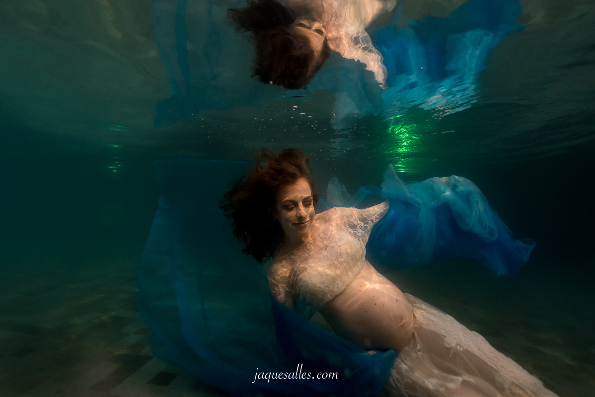 Retratos flutuantes, beleza a prova d'agua, retratos molhados, ensaios fotográficos embaixo da água, os nomes são diversos e cada fotógrafo escolhe o seu. O fato é que a plasticidade da água produz fotografias únicas de beleza incontestável.