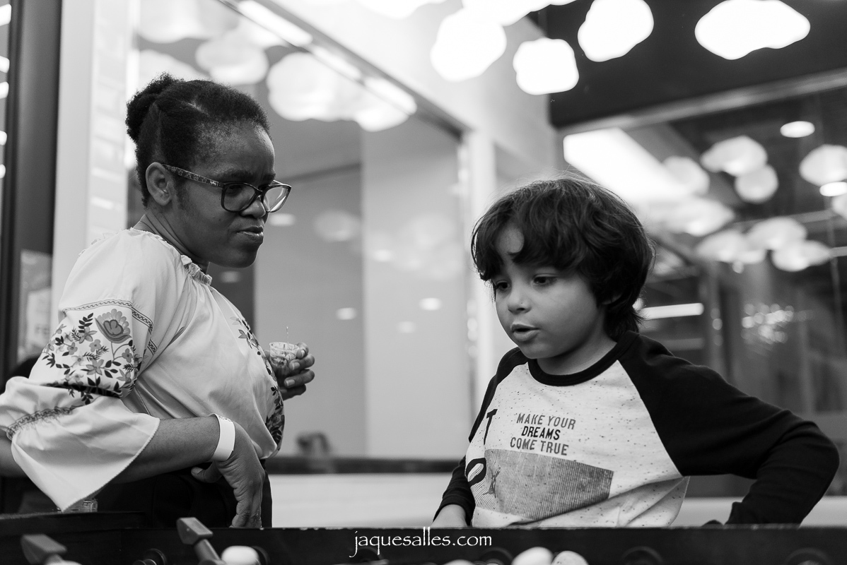Convidados mirins se divertem durante festa infantil de 7 anos do João. O evento aconteceu no espaço animasom do shopping rio designer Barra e teve como fotógrafa convidada Jaque Salles que registrou tudo com maestria