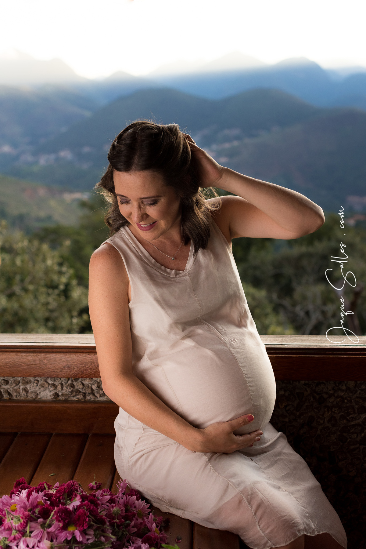 Ensaio Fotográfico Gestante realizada na Pousada Le Siramat em Nogueira, região serrana de Petrópolis. Imagens da Fotógrafa de Retratos Femininos Jaque Salles