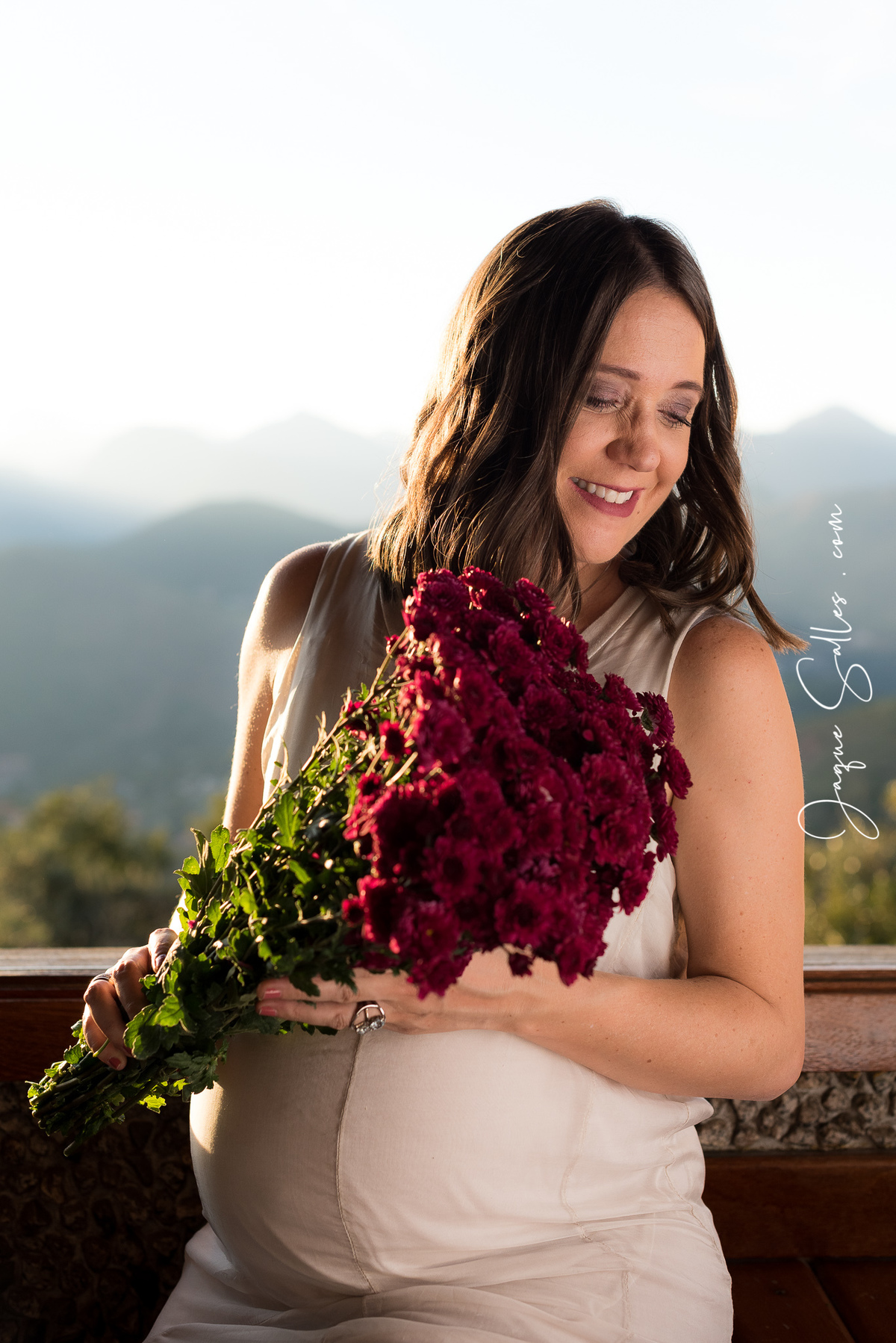 Ensaio Fotográfico Gestante realizada na Pousada Le Siramat em Nogueira, região serrana de Petrópolis. Imagens da Fotógrafa de Retratos Femininos Jaque Salles