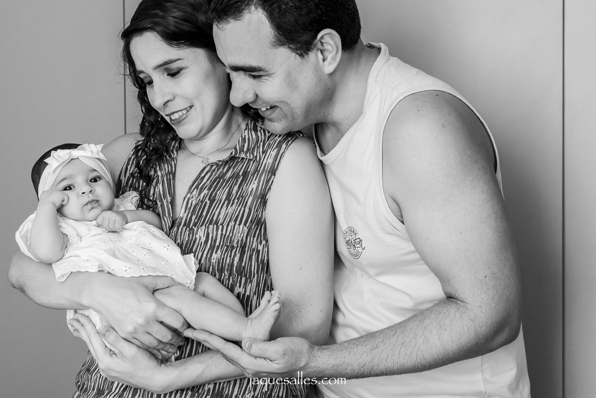 Luiza faz três meses de vida e comemora a data com ensaio fotográfico lifestyle. Jaque Salles fotografia uma premiada fotógrafa, 
 foi a responsável por registrar esse momento.