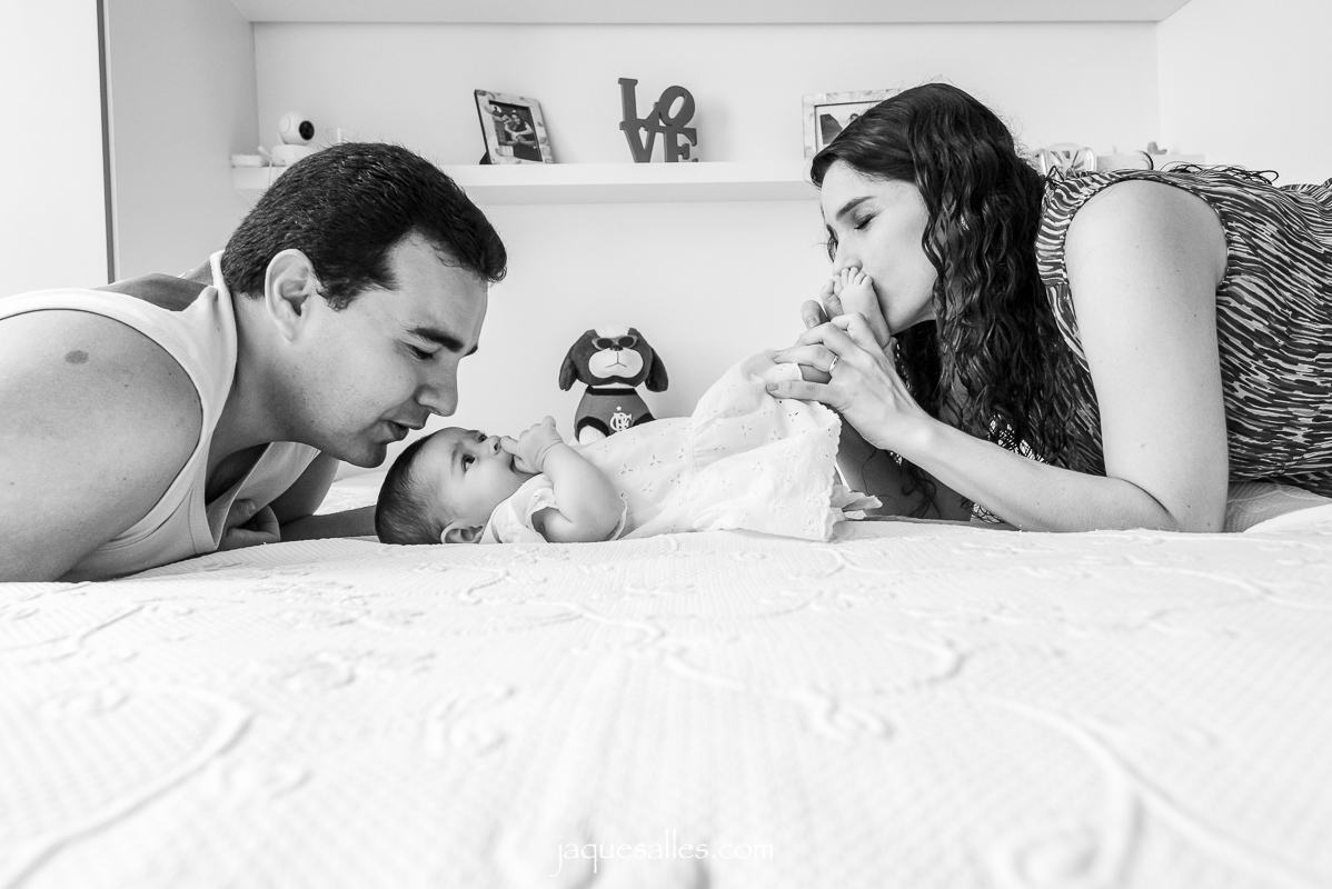 Luiza faz três meses de vida e comemora a data com ensaio fotográfico lifestyle. Jaque Salles fotografia uma premiada fotógrafa, 
 foi a responsável por registrar esse momento.