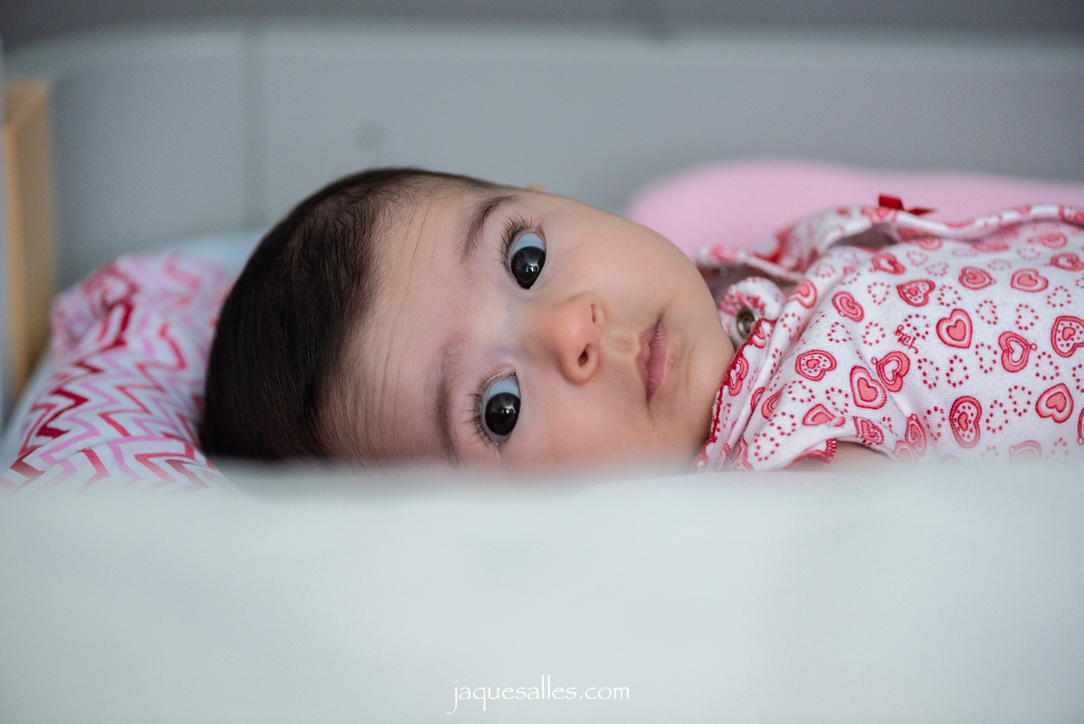 Luiza faz três meses de vida e comemora a data com ensaio fotográfico lifestyle. Jaque Salles fotografia uma premiada fotógrafa, 
 foi a responsável por registrar esse momento.