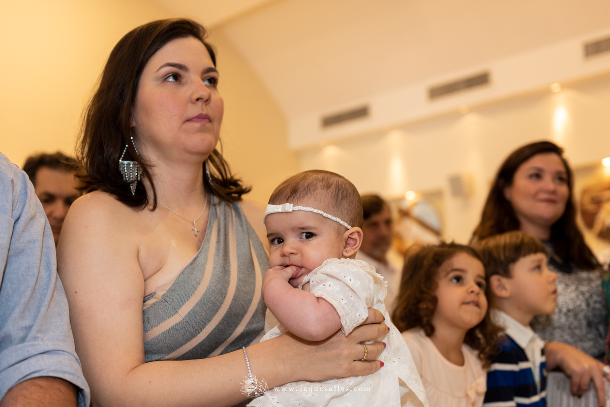 batizado infantil na capela santa Terezinha, na Barra da Tijuca, RJ