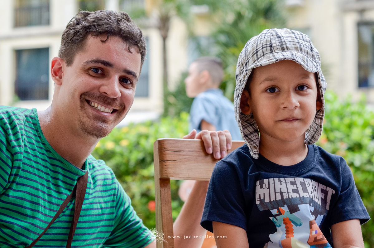 Chaves aparece na festa do minecraft e diverte a criançada com sua animação