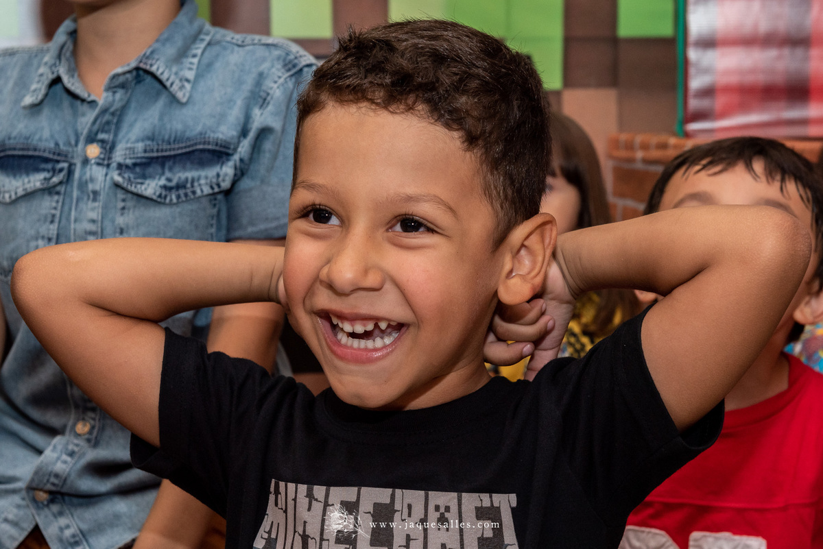 menino comemora seus 6 anos com tema de festa minecraft
