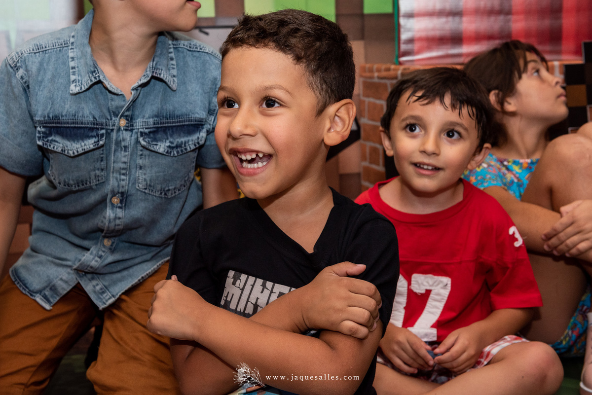 menino comemora seus 6 anos com tema de festa minecraft