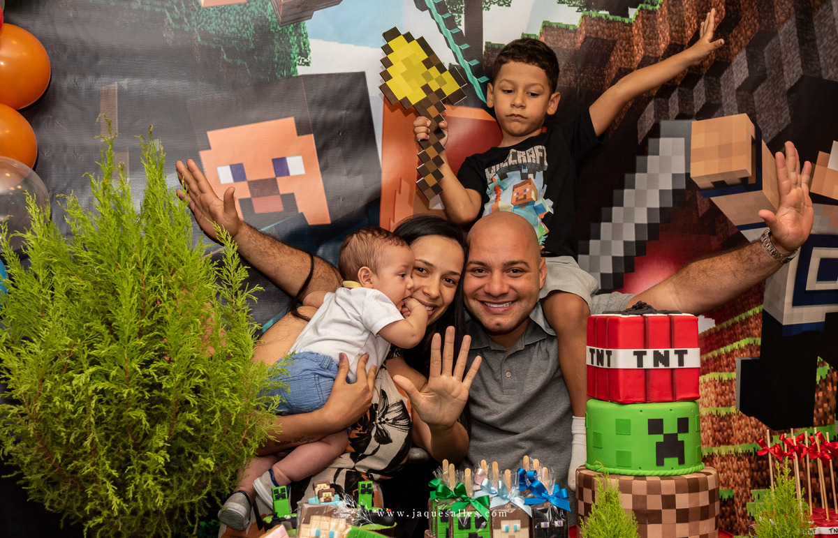 fotos da festa infantil de 6 anos do Vitor Hugo com o tema minecraft