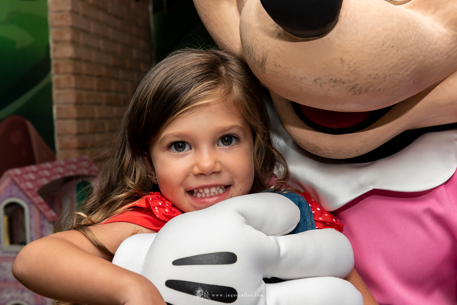 No colo na Minnie Luiza sorri e se diverte em sua festa de aniversário 3 anos no O clubinho Búzios RJ