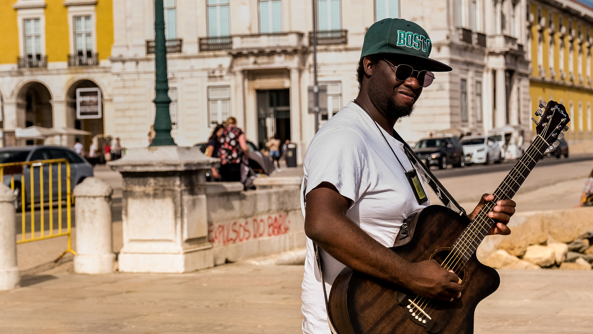 Fotografia dos artistas de rua em Lisboa, Portugal