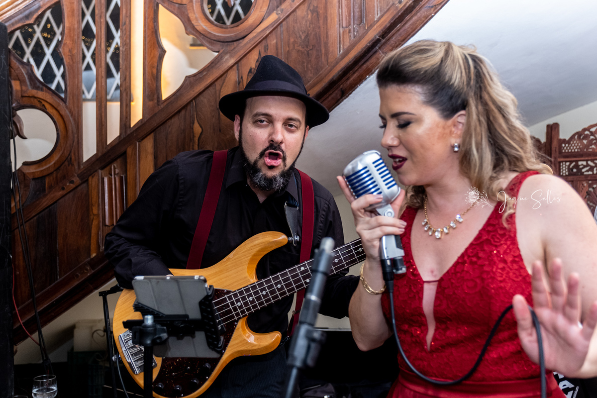 Fotografia de banda paulista tocando em casamento na cidade serrana de Petrópolis, Rio de Janeiro - RJ