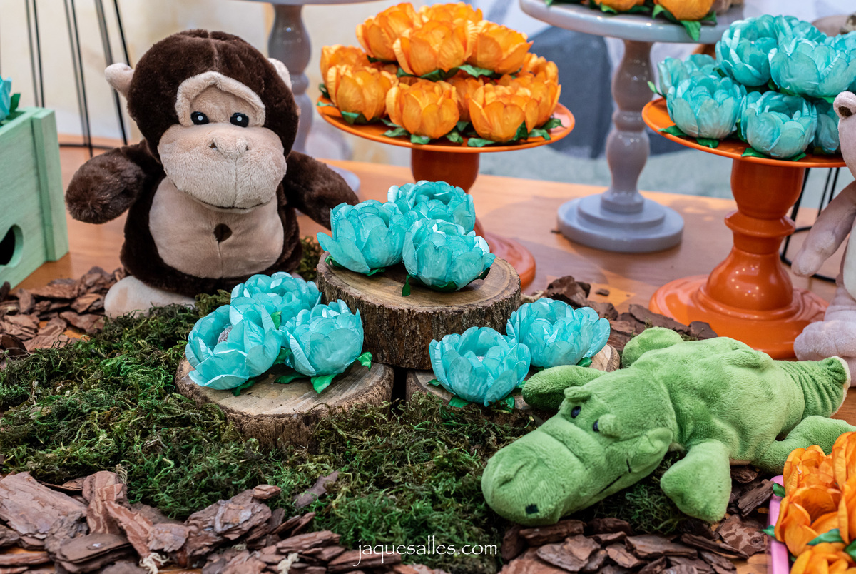 Fotografia de decoração de festa infantil de um ano tema Safari Baby 